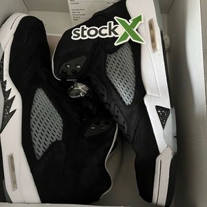 Jordan Moonlight/ Oreo 5s got them back October 2021 Shoes are still available